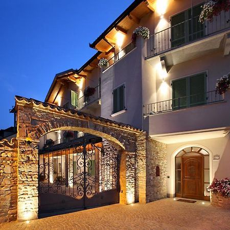 La Rocca Bed and Breakfast Carrù Buitenkant foto