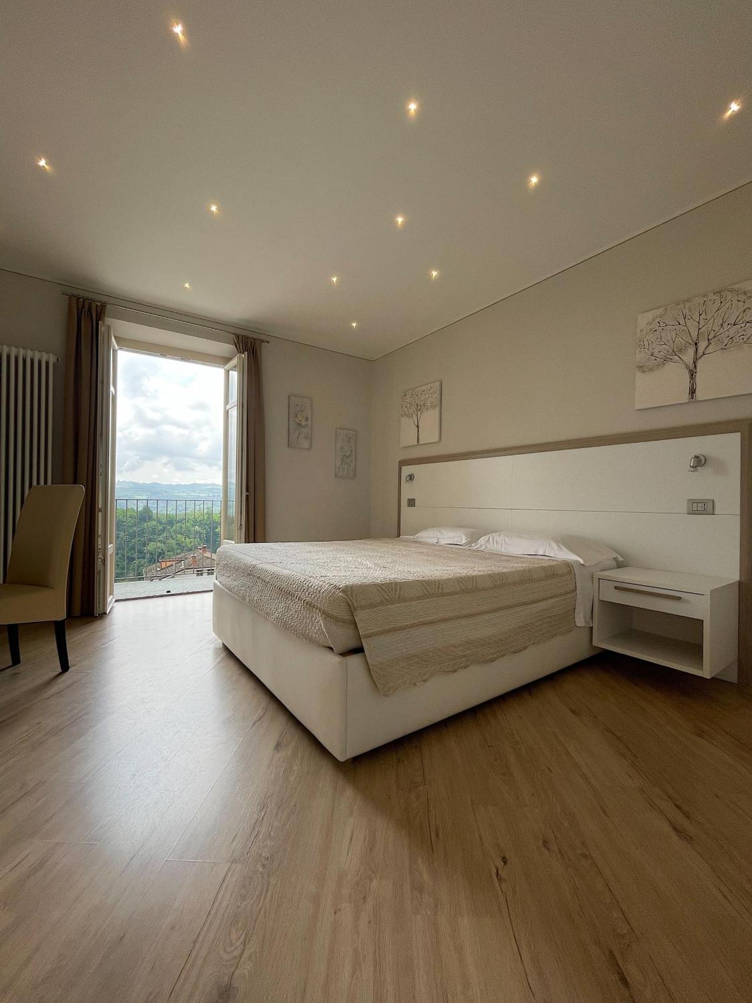 La Rocca Bed and Breakfast Carrù Buitenkant foto