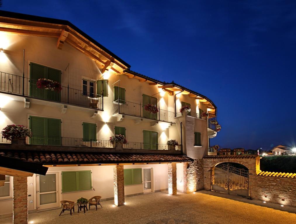 La Rocca Bed and Breakfast Carrù Buitenkant foto