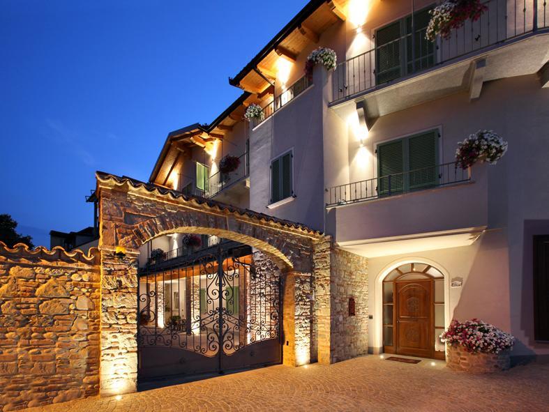 La Rocca Bed and Breakfast Carrù Buitenkant foto